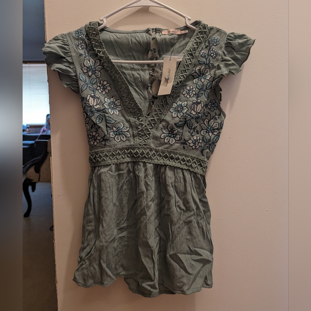 NWT XS Francesca's Mi Ami Green Floral Blouse